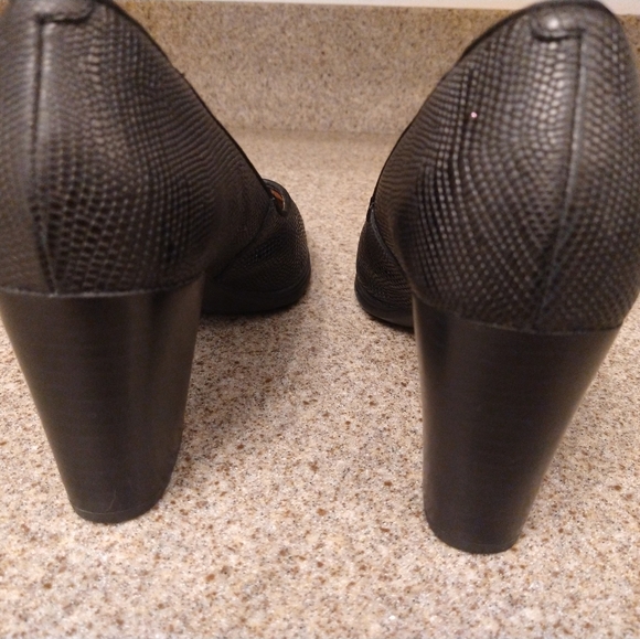 Clarks Artisan  Black Leather  Size 8 Snake print Heels - Picture 5 of 8